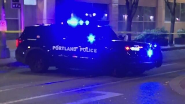 Portland-police-respond-to-a-report-of-a-disturbance-with-a-weapon-near-Northwest-6th-Avenue-on-July.jpeg