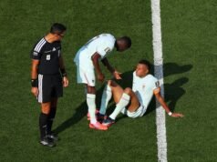 Mbappé deixou o campo contra o Marrocos desconfortável e acabou com gelo no pé direito