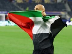 Ele comemorou com uma bandeira palestina e dedicou a vitória a Gaza