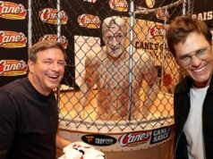 Tom Brady mergulha Rob Gronkowski em molho Raising Cane no Fanatics Fest.