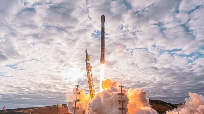 Veja hoje a SpaceX lançar 21 satélites de ‘transporte de dados’ para militares dos EUA Veja hoje a SpaceX lançar 21 satélites de ‘transporte de dados’ para militares dos EUA