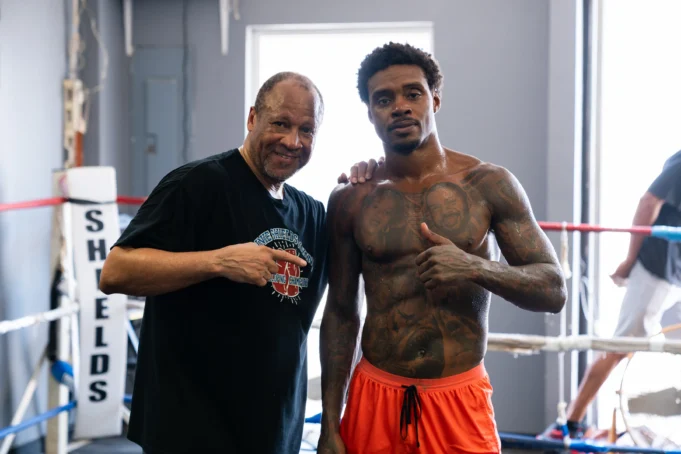 Errol Spence Jr. desembarca na Austrália, Jermall Charlo está preso em Los Angeles.