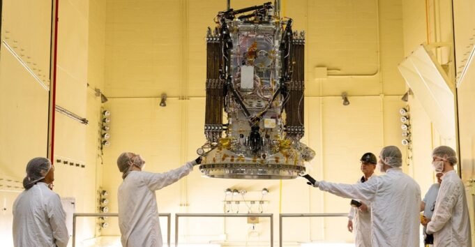A NASA lançou uma missão de emergência para evitar que o Observatório Swift caísse na Terra A NASA lançou uma missão de emergência para evitar que o Observatório Swift caísse na Terra