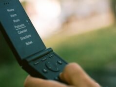 Light Flip é um telefone flip minimalista com algo a provar