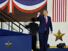 No Monte Rushmore, Trump prometeu que a América nunca seria um país comunista.