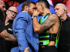 Conor McGregor arranca os óculos de Max Holloway e dá um tapa em sua mão em um confronto acalorado no UFC 329.