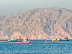 Os Estados Unidos atacam o Irã após o ataque de Ormuz, e Teerã retalia através do Golfo