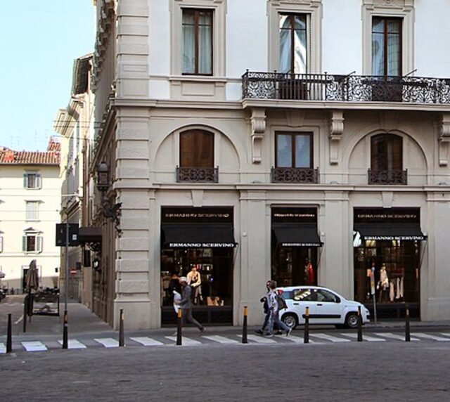 Via_degli_Strozzi_angolo_via_dei_pescioni_2_palazzo_dellhotel_helvetia__bristol_01.jpg