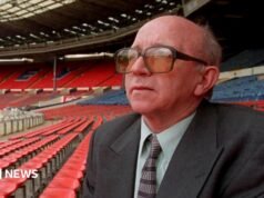 O legista descobriu que as manchetes do futebol contribuíram para a doença mental de Nobby Stiles.