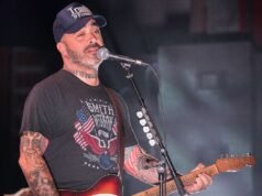 Aaron Lewis afirma que a indústria musical se voltou contra ele por causa da política