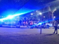 Uma motocicleta atropelou um menor em frente à exposição e tiveram que levá-lo ao hospital