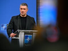 Centenas de pessoas protestam em Kiev pela demissão do Ministro da Defesa por Zelenskyy | Notícias da guerra Rússia-Ucrânia