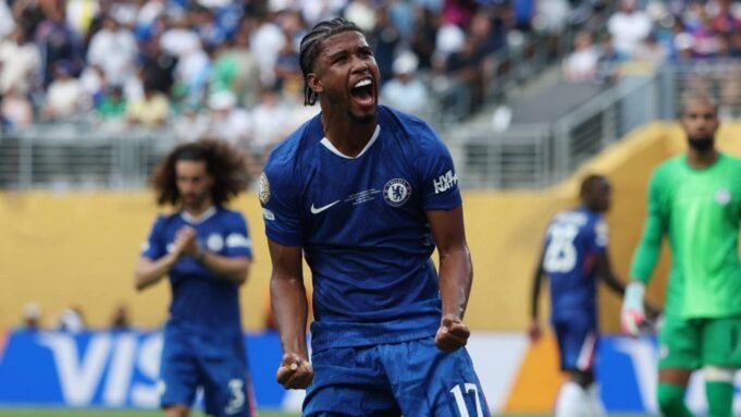 O Man United entrou em negociações para contratar o meio-campista de £ 40 milhões