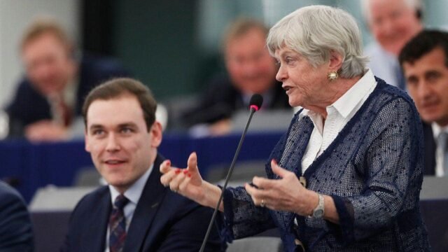 anne-Widdecombe-001.jpg