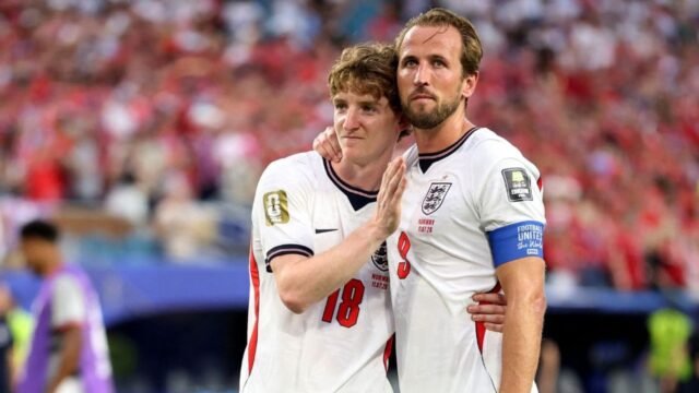 anthony-gordon-y-harry-kane-2281054.jpg