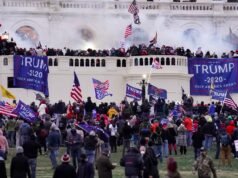 Juiz dos EUA rejeita processo dos Proud Boys em 6 de janeiro após ordens de Trump | Notícias de Donald Trump