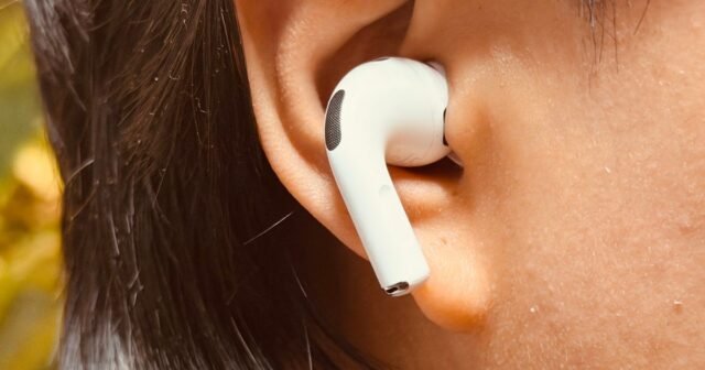 apple-airpods-pro-3-2879-1-scaled.jpg