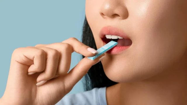 asian-woman-chewing-gum.webp.webp