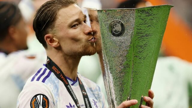 aston-villa-s-matty-cash-kisses-the-trophy-as-he-celebrates-after-winning-the-uefa-europa-league.JPG