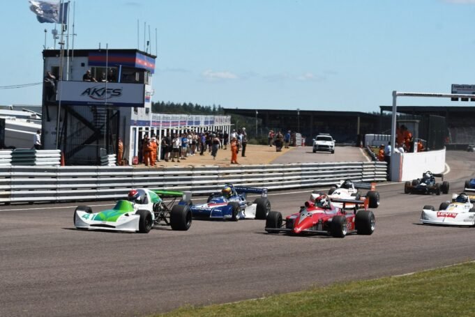Smiths é a manchete novamente enquanto Jochen Randt Trophy se diverte no Thruxton Retro Smiths é a manchete novamente enquanto Jochen Randt Trophy se diverte no Thruxton Retro