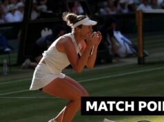 Noskova lutou para derrotar Michova no segundo set.