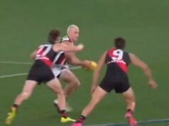 Lloyd ‘ronda’ o retorno de Hird