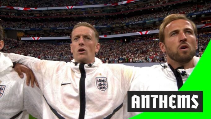 Foram tocados os hinos nacionais da Inglaterra e da Argentina.