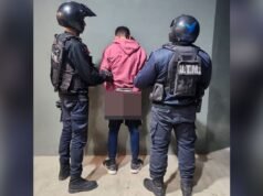 Grupo: Após um assalto, eles tentam fugir e descobrem que ele está com mandado de prisão em vigor