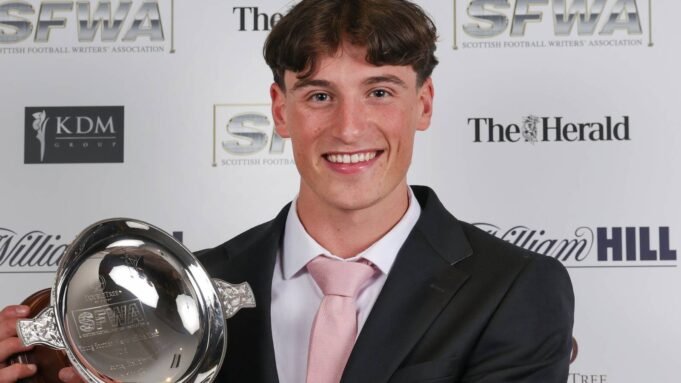 West Brom entregou à estrela dos Baggies uma medalha de ouro que vale mais do que Stewart e Morgan West Brom entregou à estrela dos Baggies uma medalha de ouro que vale mais do que Stewart e Morgan