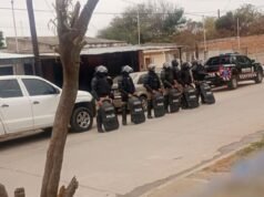 Operação antinarcóticos no bairro Libertad: Cinco pessoas foram presas e mais de 200 doses de cocaína foram apreendidas.