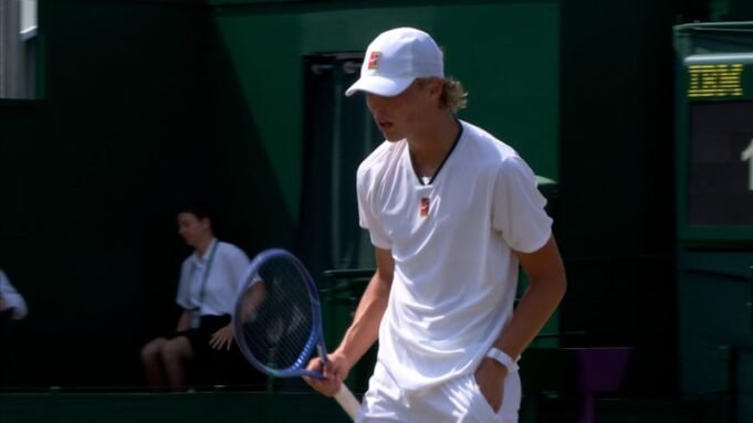 Cruz Hewitt vence sequência consecutiva em Wimbledon