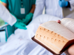 Carregar uma Bíblia num hospital no Reino Unido pode violar as leis da zona tampão para o aborto.