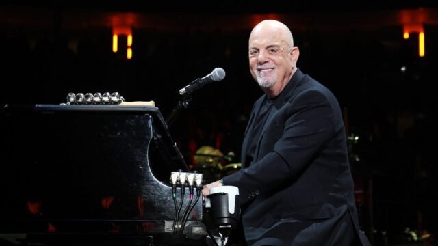 billy_joel_at_piano.jpg