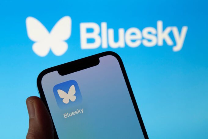 Bluesky está deixando o cargo de CEO interino, Toni Schneider. Bluesky está deixando o cargo de CEO interino, Toni Schneider.