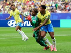Leeds United prepara uma nova abordagem para Zion Suzuki, que substitui Illan Meslier