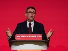 Andy Burnham pede ‘nova política’ no Reino Unido em primeiro discurso como líder trabalhista