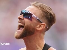 Josh Kerr está de olho no potencial para um melhor recorde de milhas depois de quebrar a marca de 27 anos.