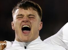 O jogador sub-20 da Inglaterra foi expulso por uma cabeçada na derrota nas semifinais.