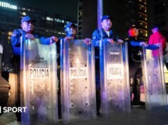 Copa do Mundo de 2026: torcedores do México soltam fogos de artifício do lado de fora do hotel, jogadores da Inglaterra ficam sem dormir
