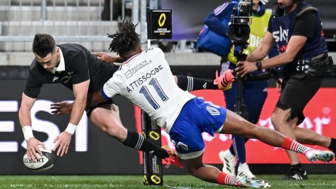 Os All Blacks iniciam uma nova era ao vencer o thriller corajoso
