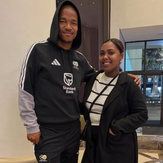 A parceira de Jayden Adams, Aquila Adendorf, reage à morte do astro do futebol