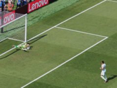 Mbappé perdeu o pênalti… e pediu explicação ao árbitro