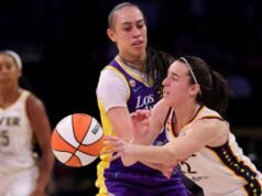 O retorno da lesão de Caitlin Clark não foi bem, já que o Fever perdeu para o Sparks.