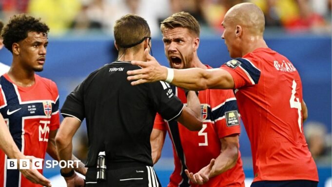 Copa do Mundo 2026: A bola bateu na câmera antes do gol da Inglaterra? Cinco diz não – a Noruega não tem certeza. Copa do Mundo 2026: A bola bateu na câmera antes do gol da Inglaterra? Cinco diz não – a Noruega não tem certeza.