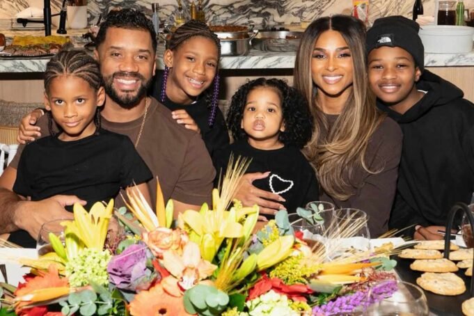 Confira as fotos mais fofas de Ciara e Russell Wilson de sua família de seis pessoas em seu 10º aniversário de casamento