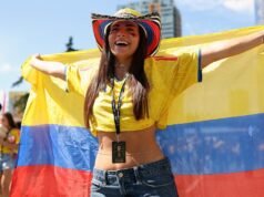 Torcedores colombianos invadem Vancouver antes do jogo das oitavas de final da Copa do Mundo contra a Suíça.