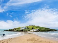 Este condado do Reino Unido tem DOIS litorais com deslumbrantes praias escondidas e piscinas secretas à beira-mar vitorianas
