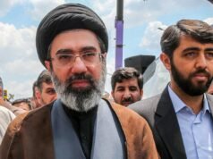 O líder supremo do Irã, Mojtaba Khamenei, jurou vingança pelo assassinato de seu pai