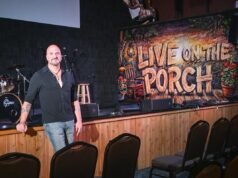 O colaborador de Billy Joel abre uma sala de concertos em Long Island em homenagem ao seu cachorro quando o Piano Man interrompe sua turnê