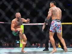 Conor McGregor machucou a perna na derrota rápida para Max Holloway no UFC 329 – e foi vaiado ferozmente pelos fãs